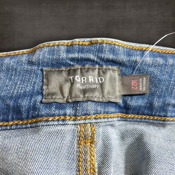 Torrid Size 22 R High Rise 90's Straight Leg Light Wash Jeans NWT - Picture 5 of 13